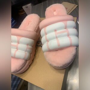 Ugg pink fuzzy platform shoe size 8